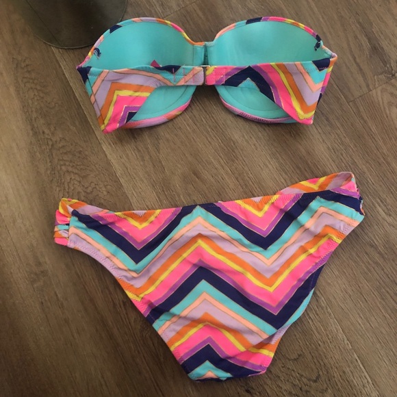 Victoria’s Secret Rainbow Chevron Bikini. - Picture 4 of 14